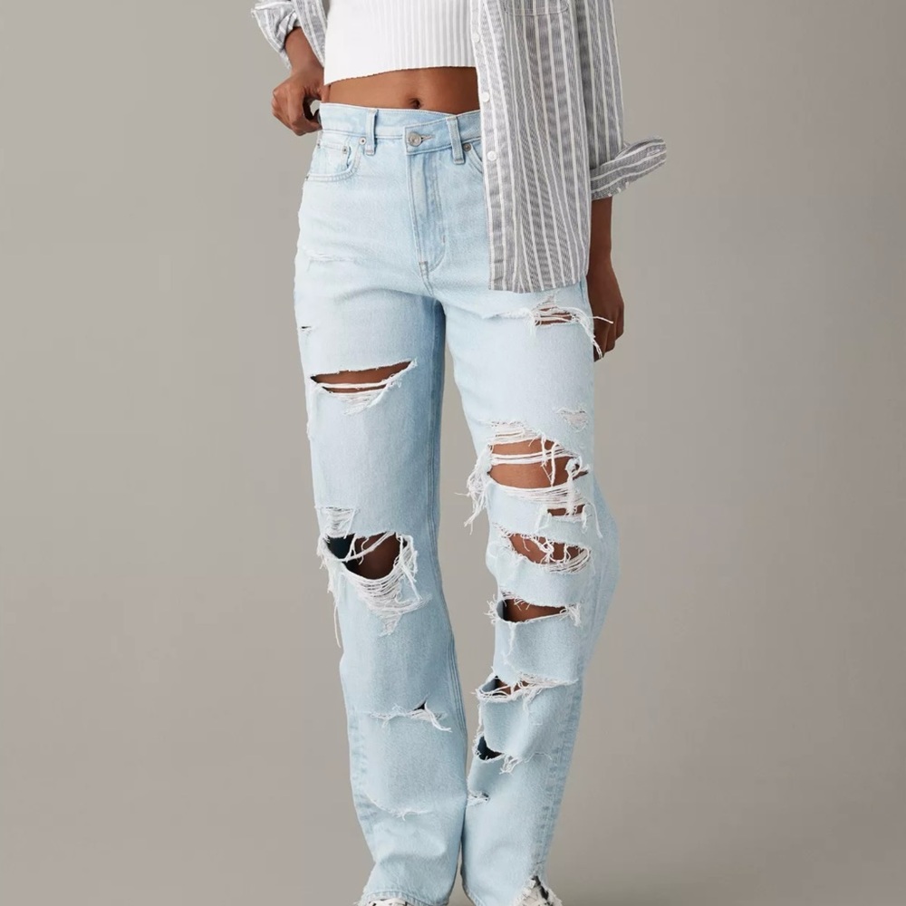 American Eagle 🦅 straight leg distressed jeans